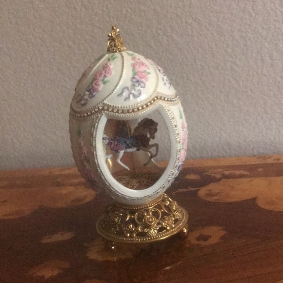 Franklin Mint TFM 1996 Carousel Horse Music Box - Picture 4 of 11